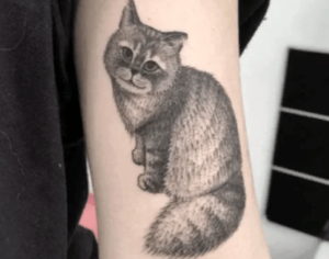 Черно-белая татуировка кошки